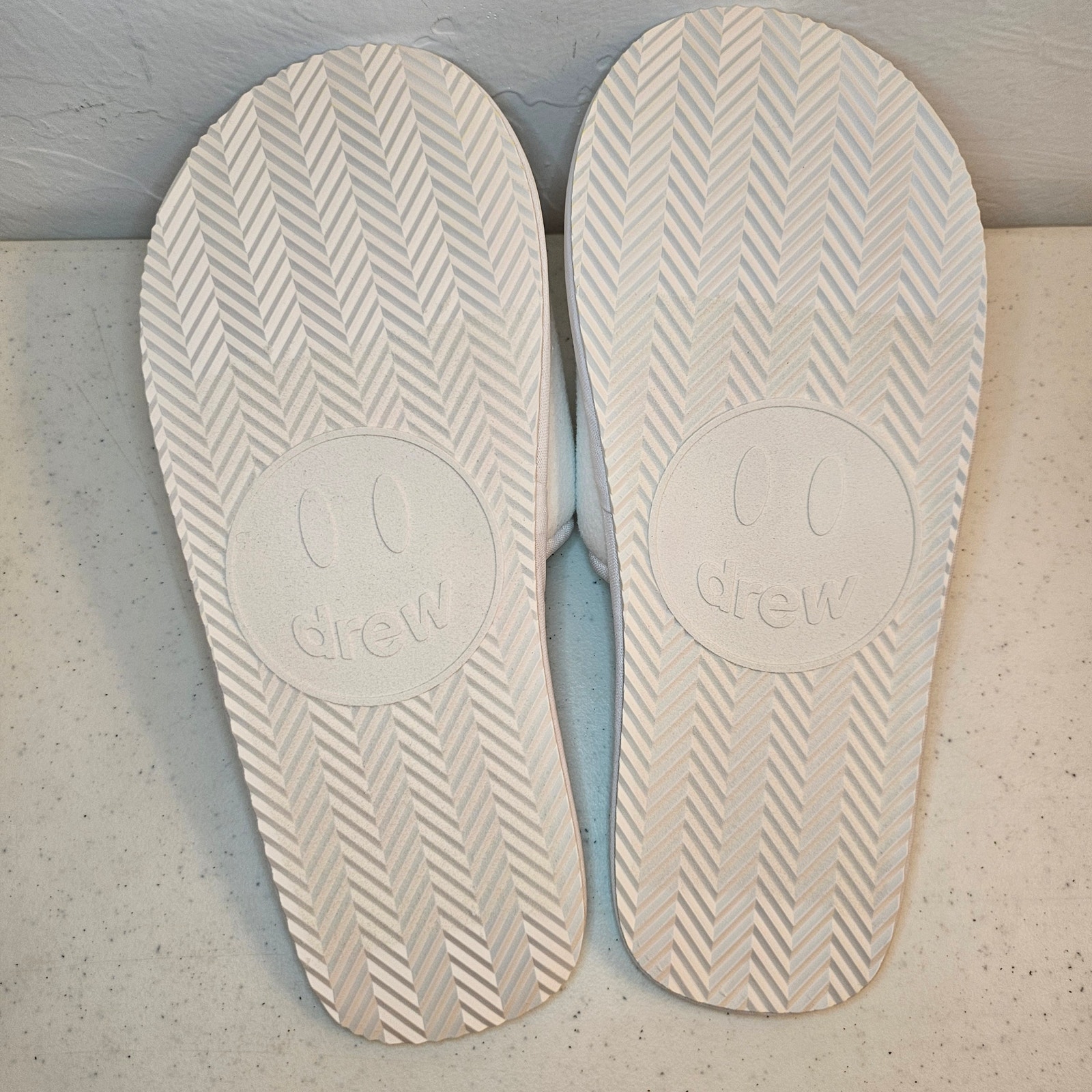 Drew House Mascot Slippers Mens S M White Justin Bieber Smiley Face Slip On Nwt — image 3 of 8